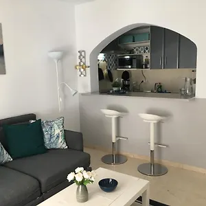 Trinidad Mit Netflix Apartamento